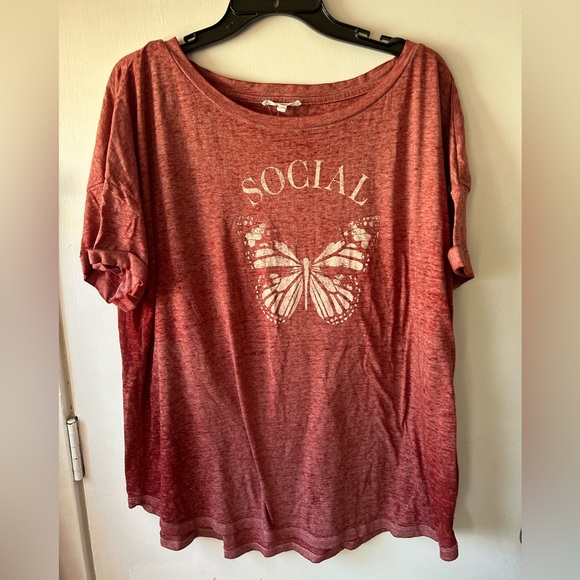 Maurices Red Butterfly Graphic Tee - Picture 1 of 4
